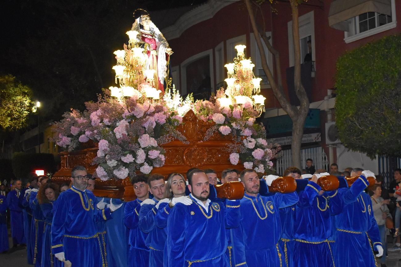 Emoción y devoción en la procesión de la Virgen de los Dolores