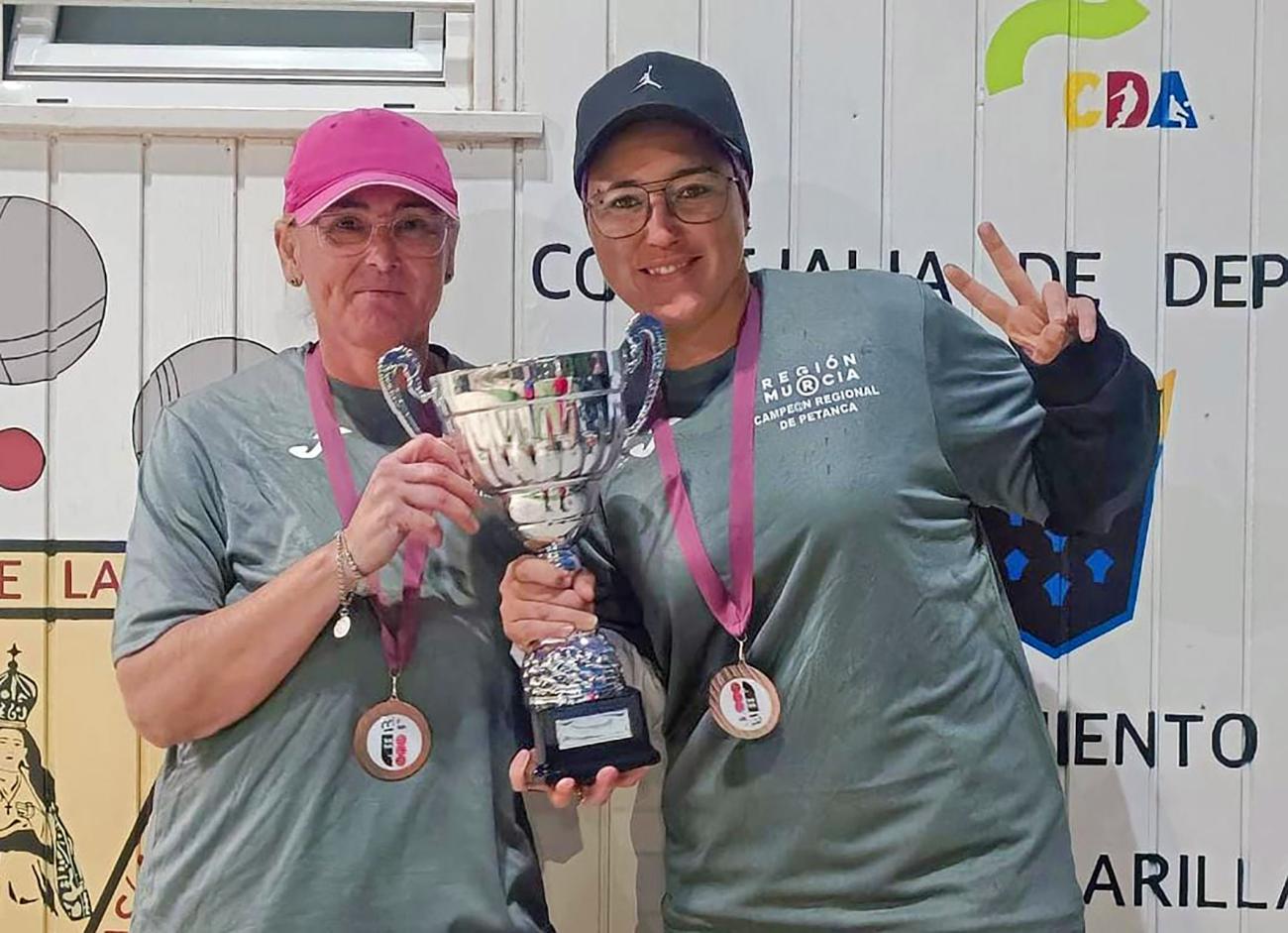 Irene Clara Bermúdez y María Isabel Bosque, campeonas regionales de dupletas de petanca