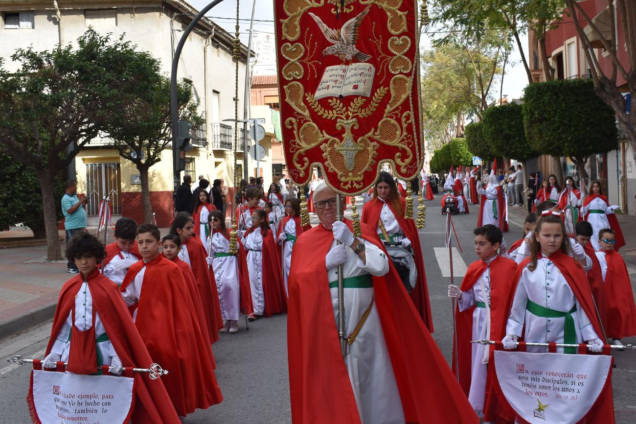 La procesión del Calvario recibe el multitudinario cariño de miles de fieles