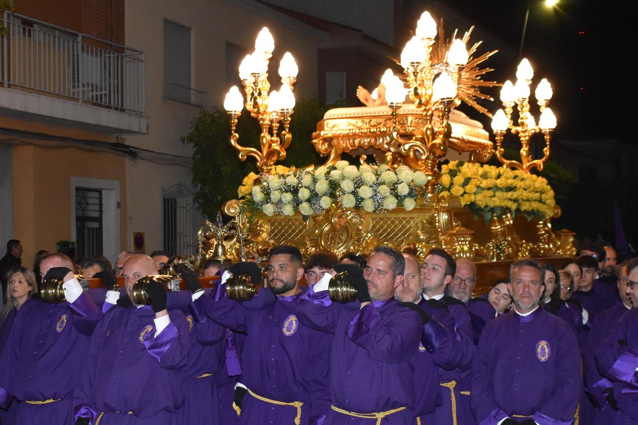 La solemnidad de la procesión del Santo Entierro inunda las calles de Las Torres de Cotillas