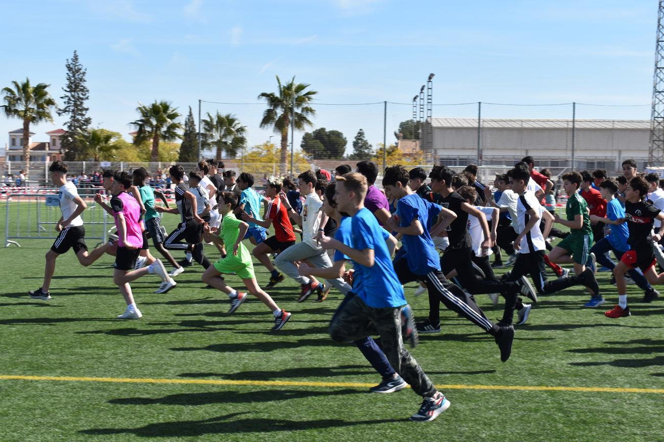 Unos 700 participantes dan brillo al cross escolar de Las Torres de Cotillas