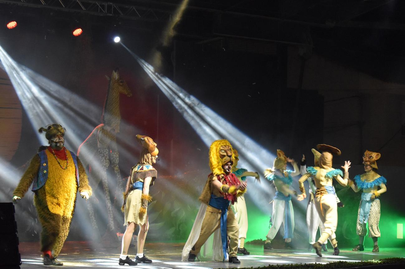 Más de 1.000 personas participan en la fiesta familiar del tributo musical de El Rey León