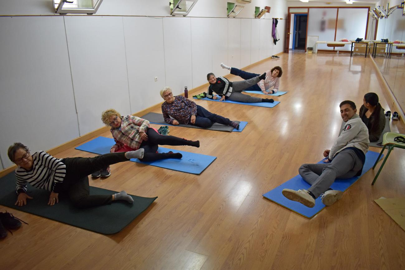 El pilates centra la mañana de “deporte dominical” en el polideportivo municipal