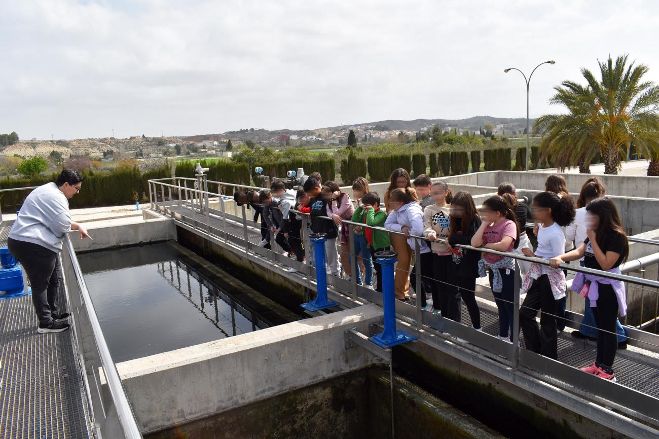 Los 450 escolares particicipantes en la campaña “Ecosostenibles” conocen la EDAR