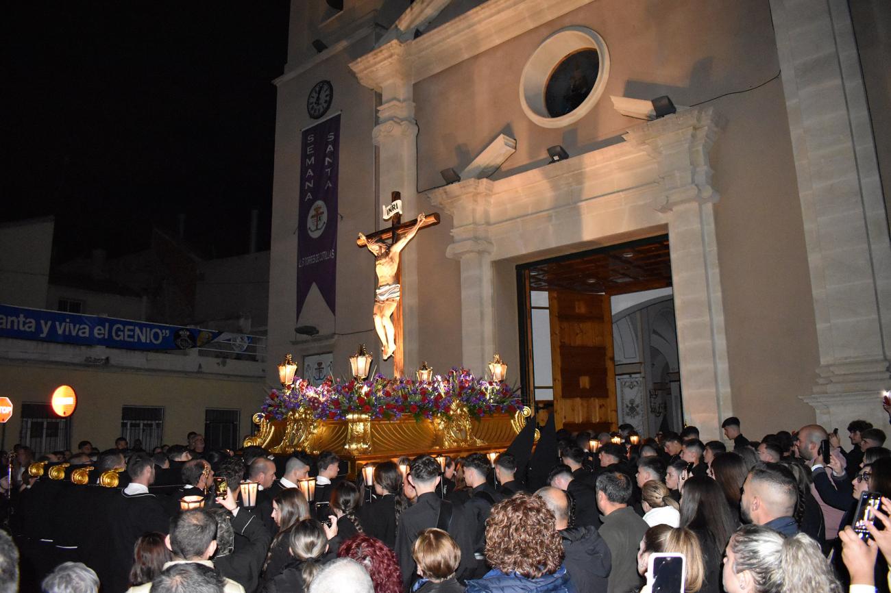 El Miércoles Santo torreño se tiñe una vez más de negro para ofrecer su cariño al Crucificado