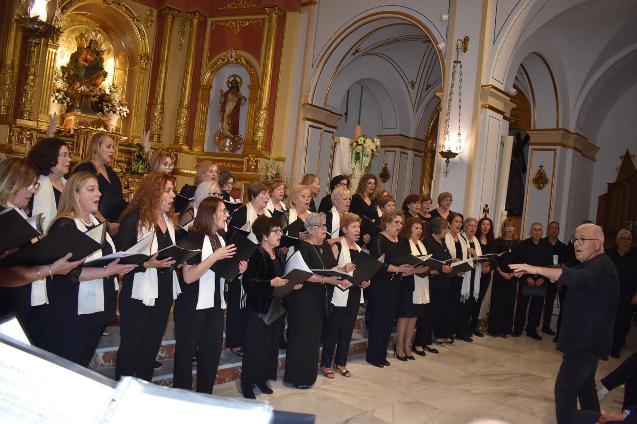 La música coral brilla en la iglesia de La Salceda en una velada llena de talento y emoción