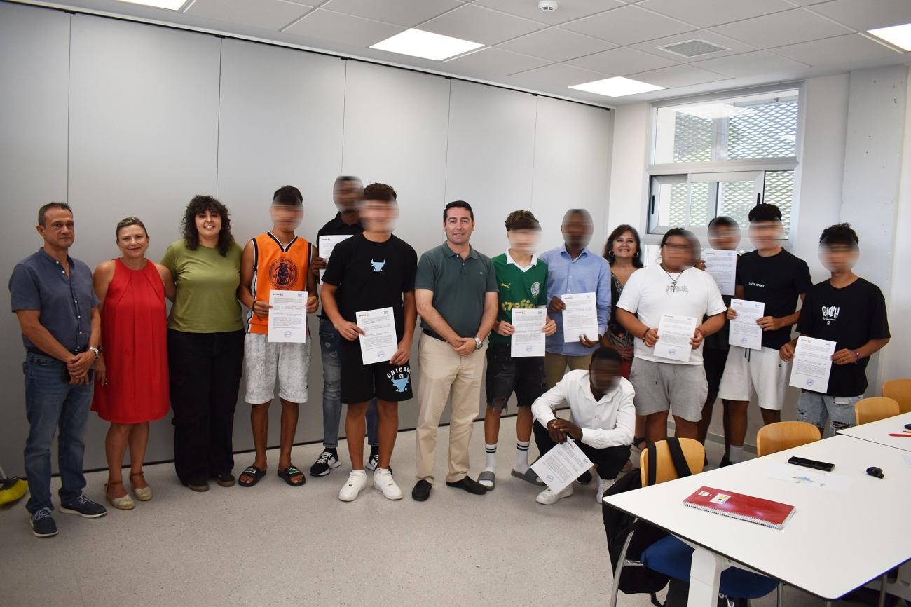 10 alumnos se forman con un curso gratuito de competencias básicas en lengua y matemáticas