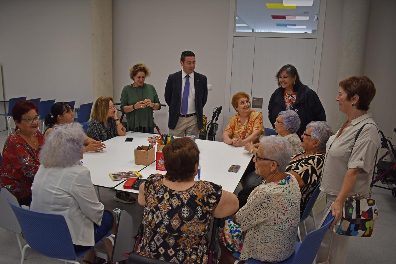 Un programa municipal combate la situación de soledad no deseada de los mayores de 60 años