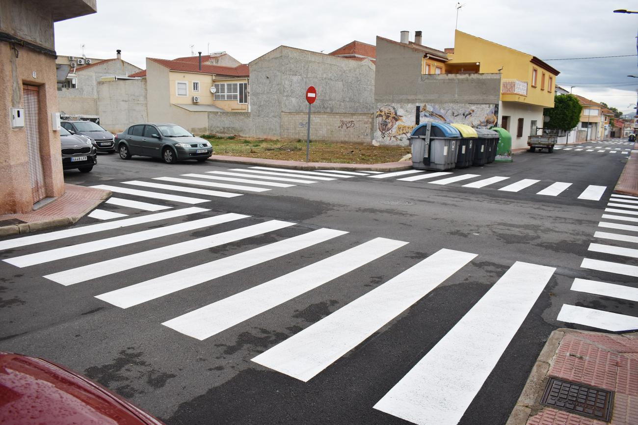 Continúa el repintado de la señalización horizontal en diversas calles del municipio