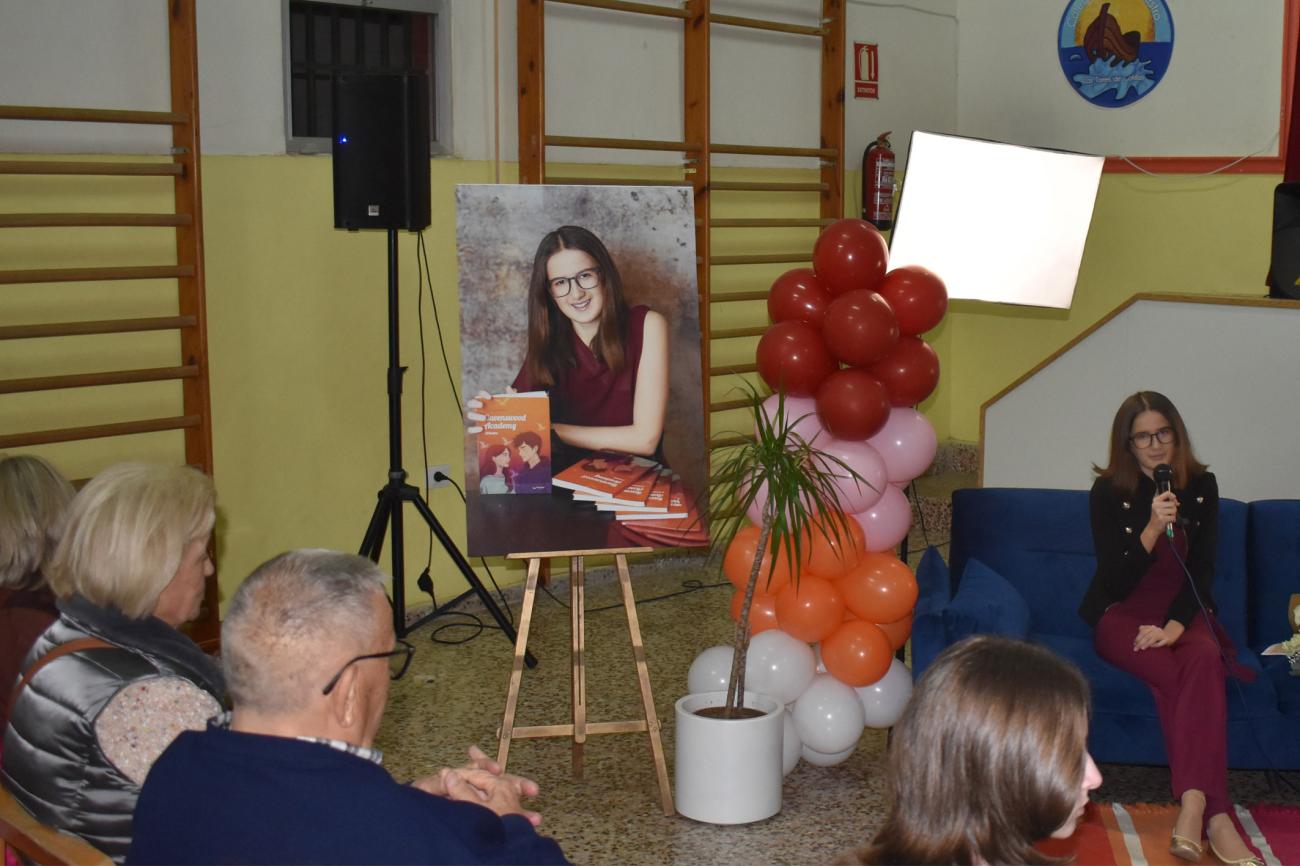 La joven torreña María Moreno Fuentes, de solo 14 años, presenta su primer libro