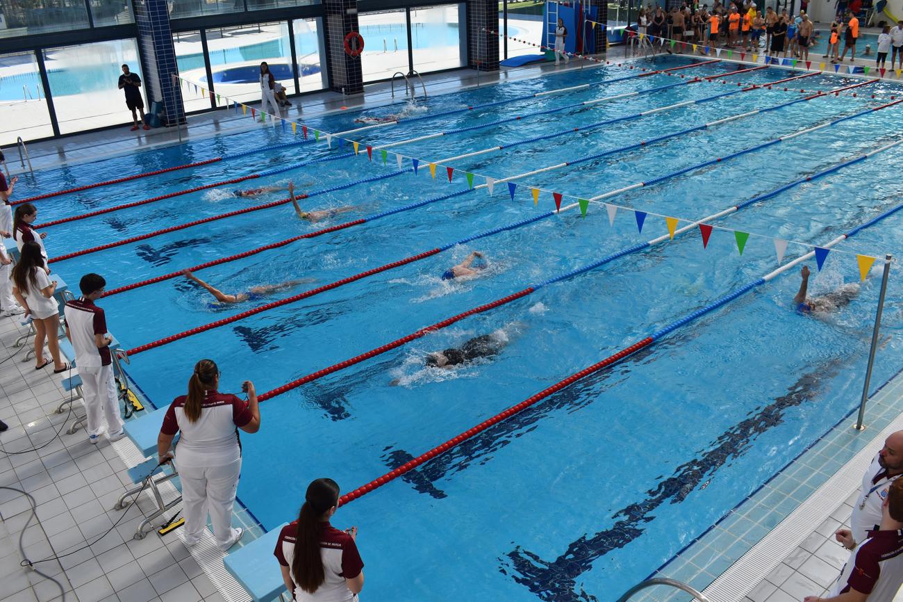 La piscina municipal acoge el Campeonato Regional Máster de Invierno 2026