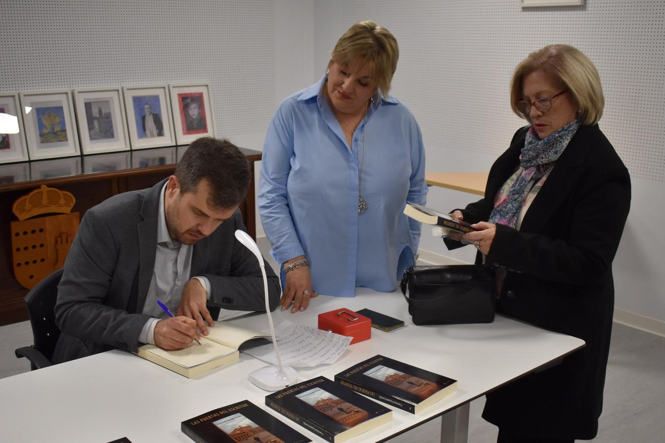 Recital poético de Francisco Cayuela con su libro “Las Puertas del Escritor”