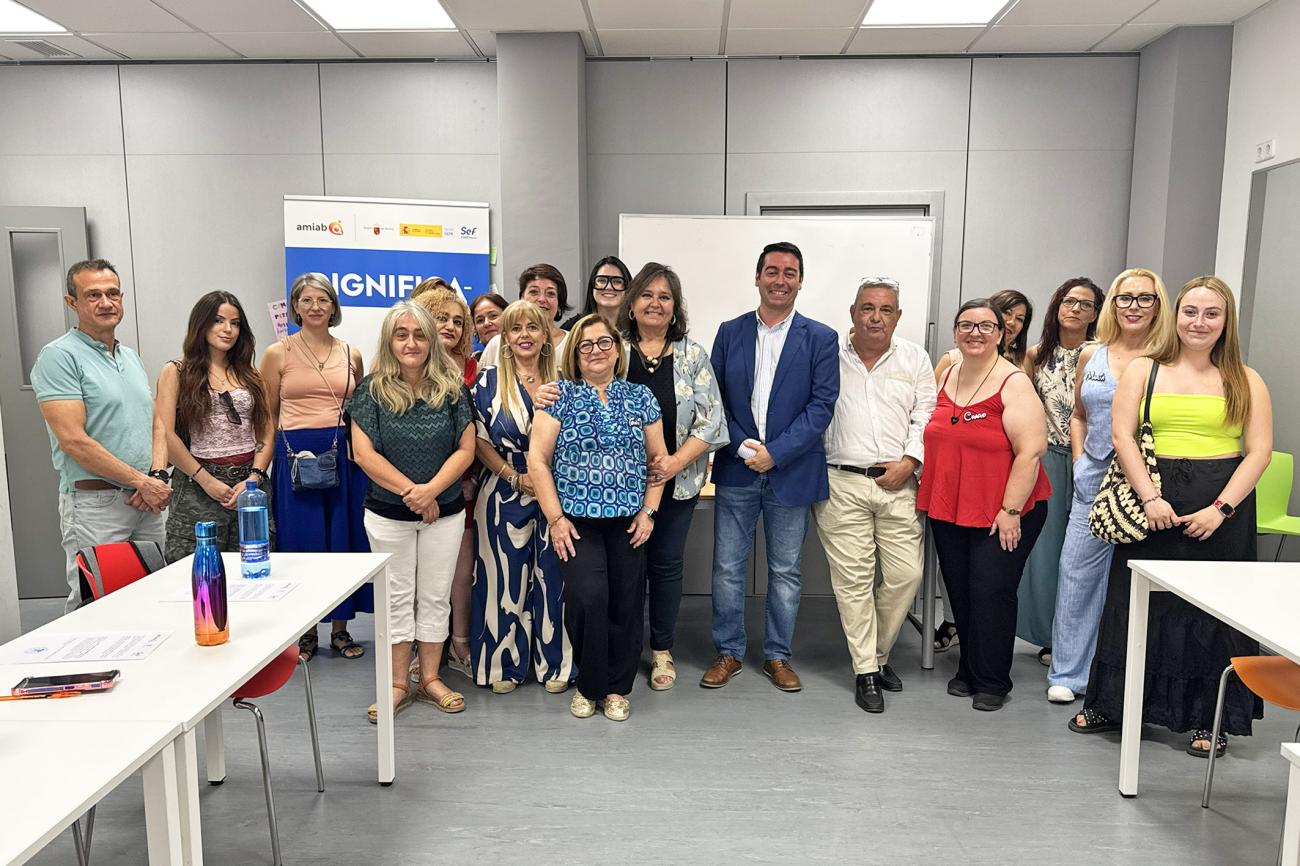 12 alumnas concluyen un curso gratuito de especialización en estética