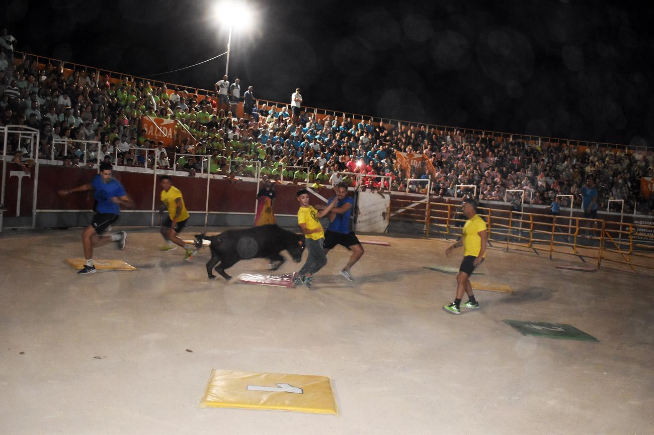 Unas 3.000 personas llenan la plaza de toros para disfrutar de una noche de emoción y diversión con el Gran Prix