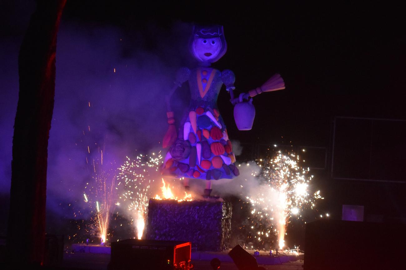 Las fiestas patronales 2026 dicen adiós entre las cenizas de la Quema del Raspajo